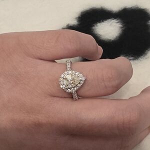 Elegant 1.054 CT SI-2 Natural Diamond and PT900 Women's Ring